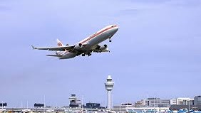 Thirteen  Ways to Connect How can i speak to someone at UnitedAirlines